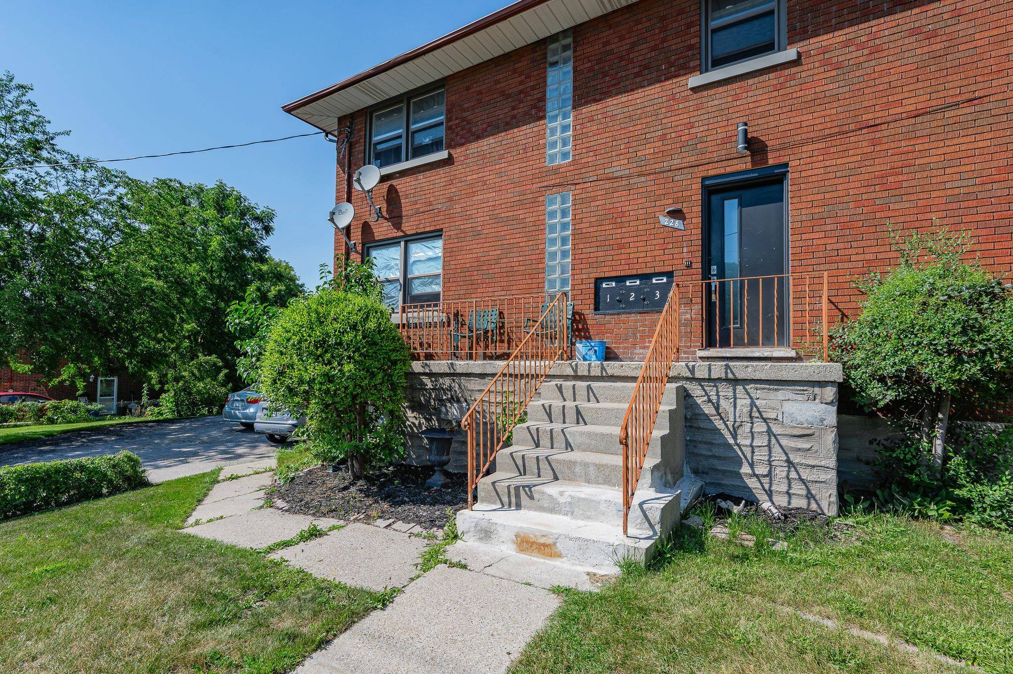 Kitchener, ON N2C 1B3,228 Connaught ST