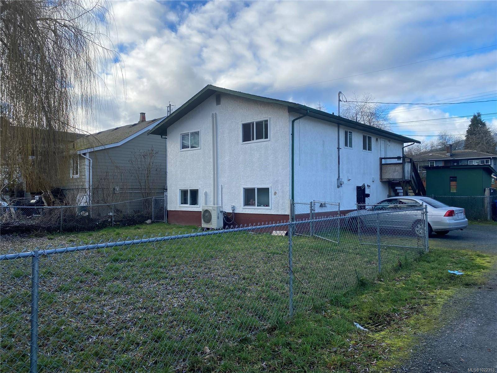 Nanaimo, BC V9R 4B7,614 Winchester Ave