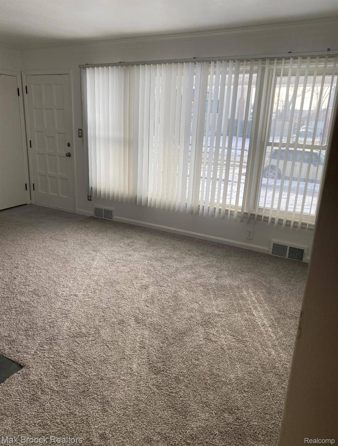 Eastpointe, MI 48021,15835 Deerfield AVE