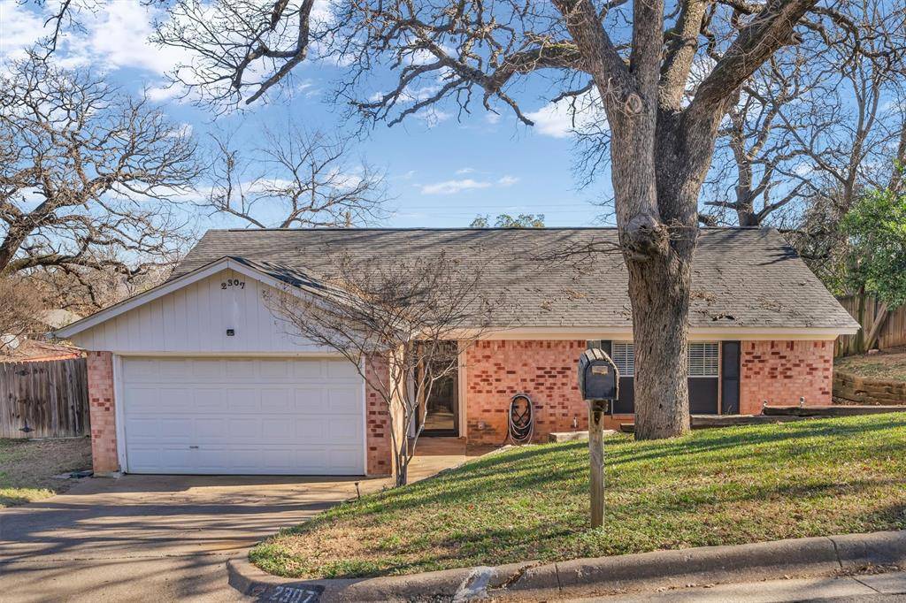 Arlington, TX 76016,2307 Oakside Drive