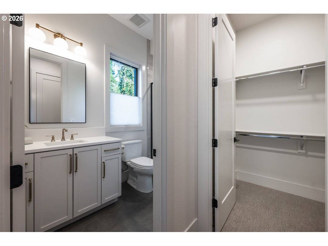 Lake Oswego, OR 97034,2560 GLEN EAGLES PL