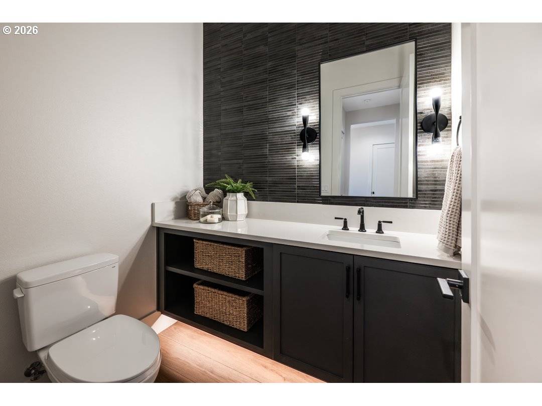 Lake Oswego, OR 97034,2560 GLEN EAGLES PL