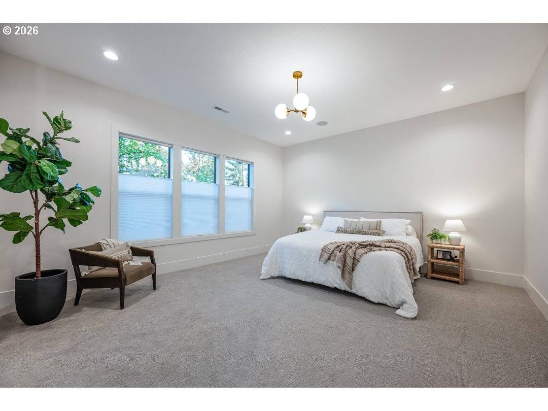 Lake Oswego, OR 97034,2560 GLEN EAGLES PL