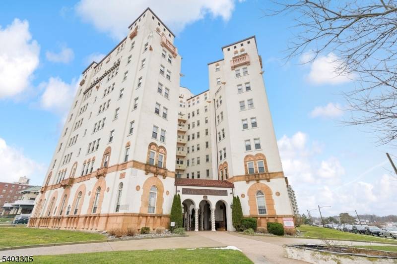 Asbury Park City, NJ 07712,400 Deal Lake Dr #2L