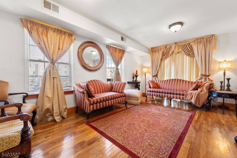 East Orange City, NJ 07018,126 Amherst St