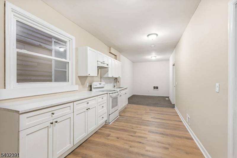 Newark City, NJ 07107,152 S 10Th St