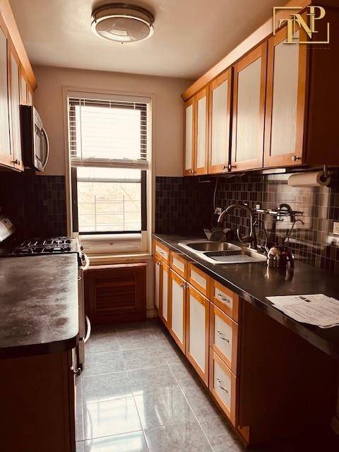 Brooklyn, NY 11235,3021 Avenue Z #2L