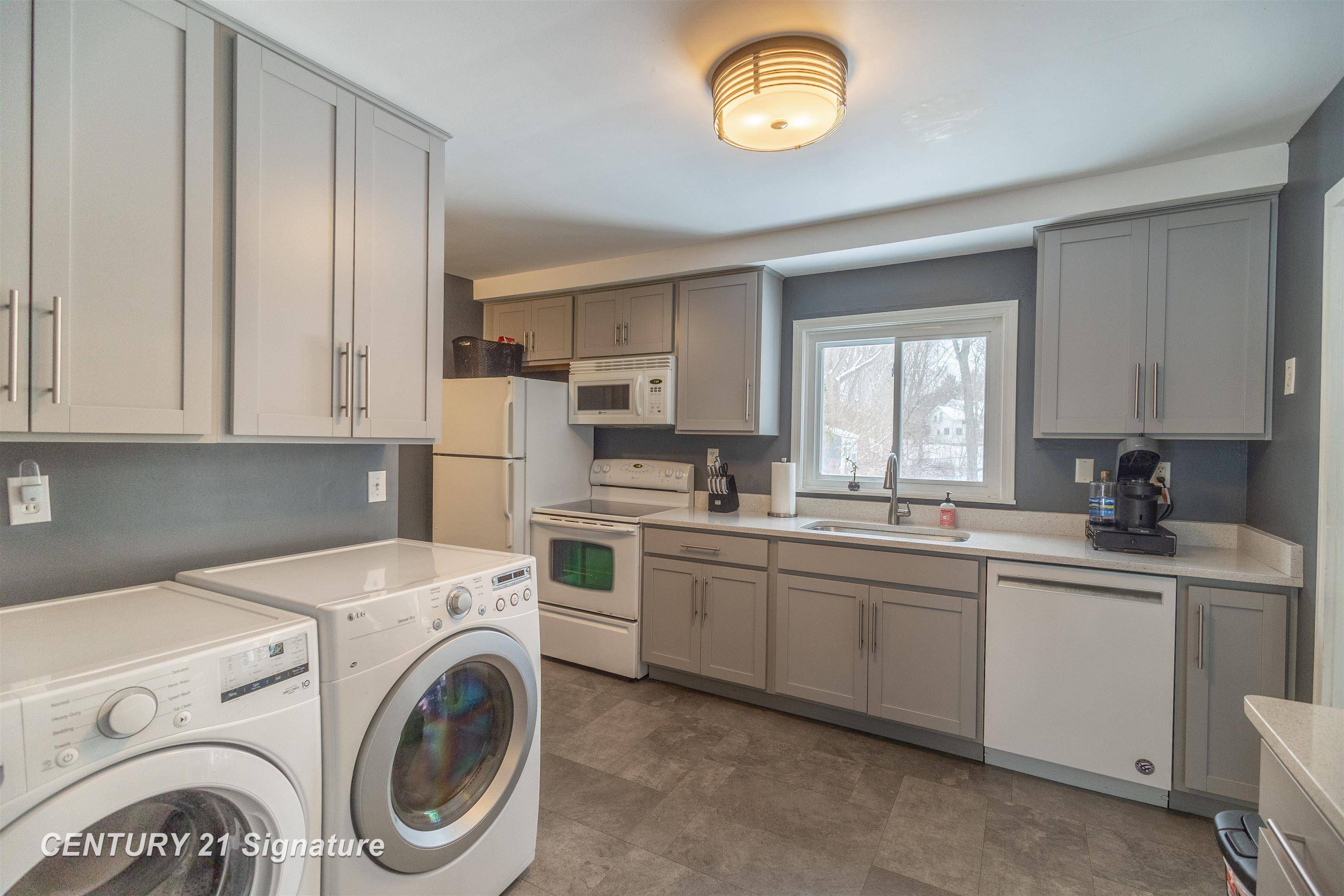 Fenton, MI 48430,818 S Adelaide ST