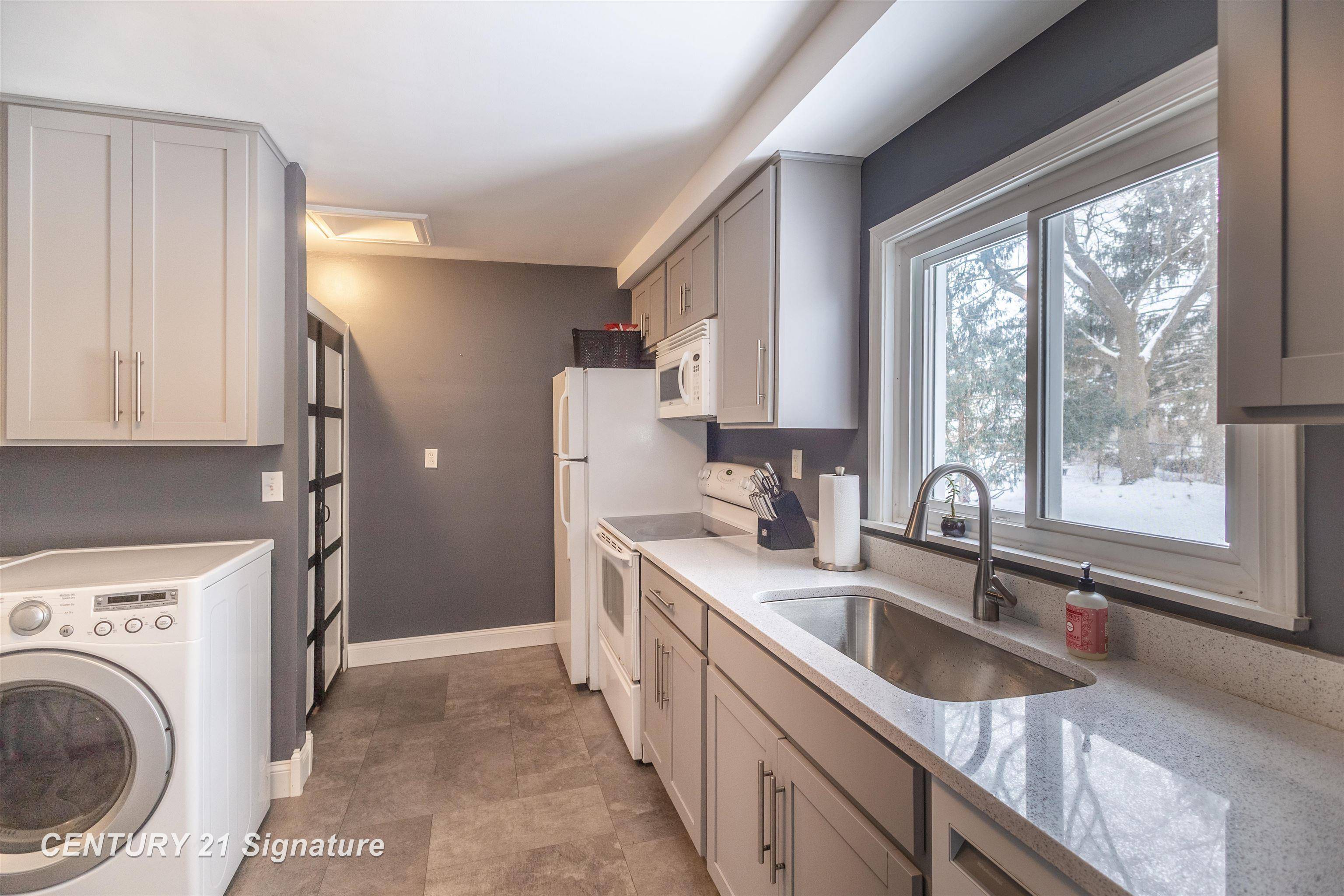 Fenton, MI 48430,818 S Adelaide ST