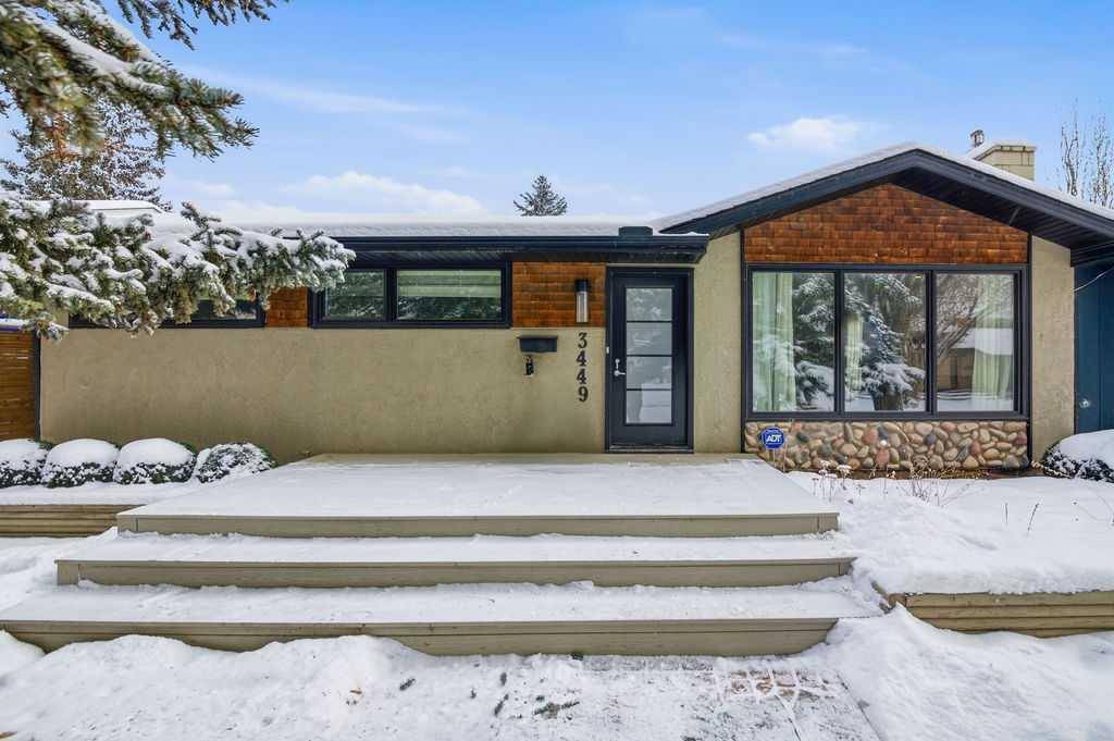Calgary, AB T3R 5X3,3449 Lane CRES SW