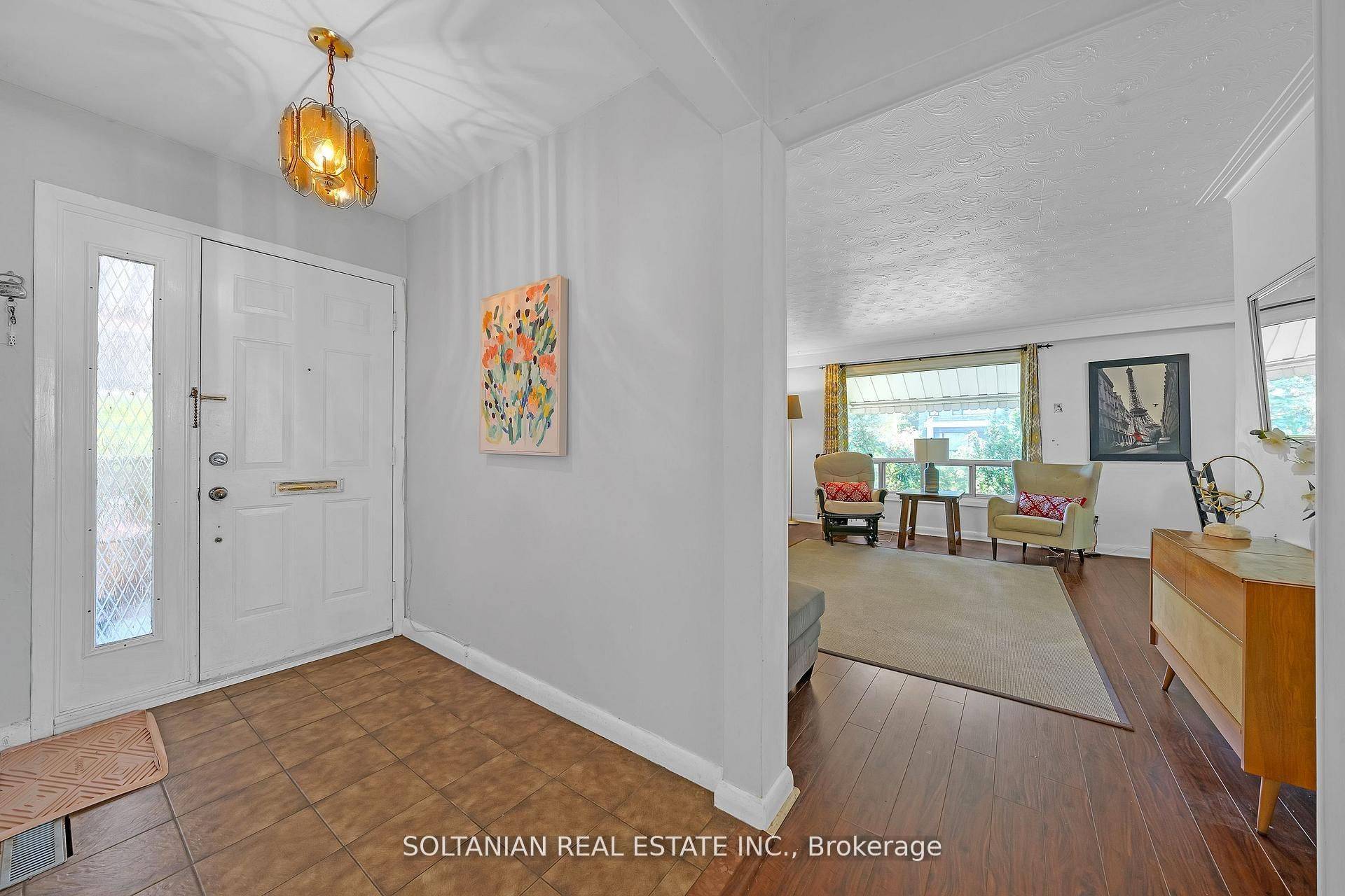 Toronto C14, ON M2M 3L1,183 Maxome AVE