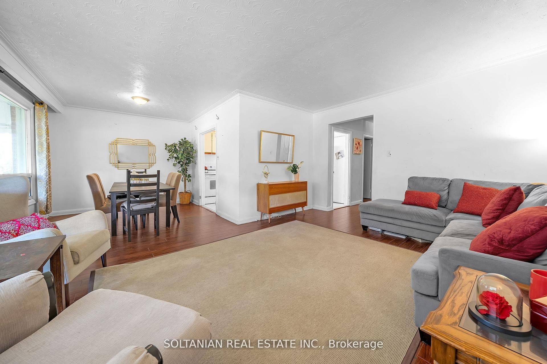 Toronto C14, ON M2M 3L1,183 Maxome AVE