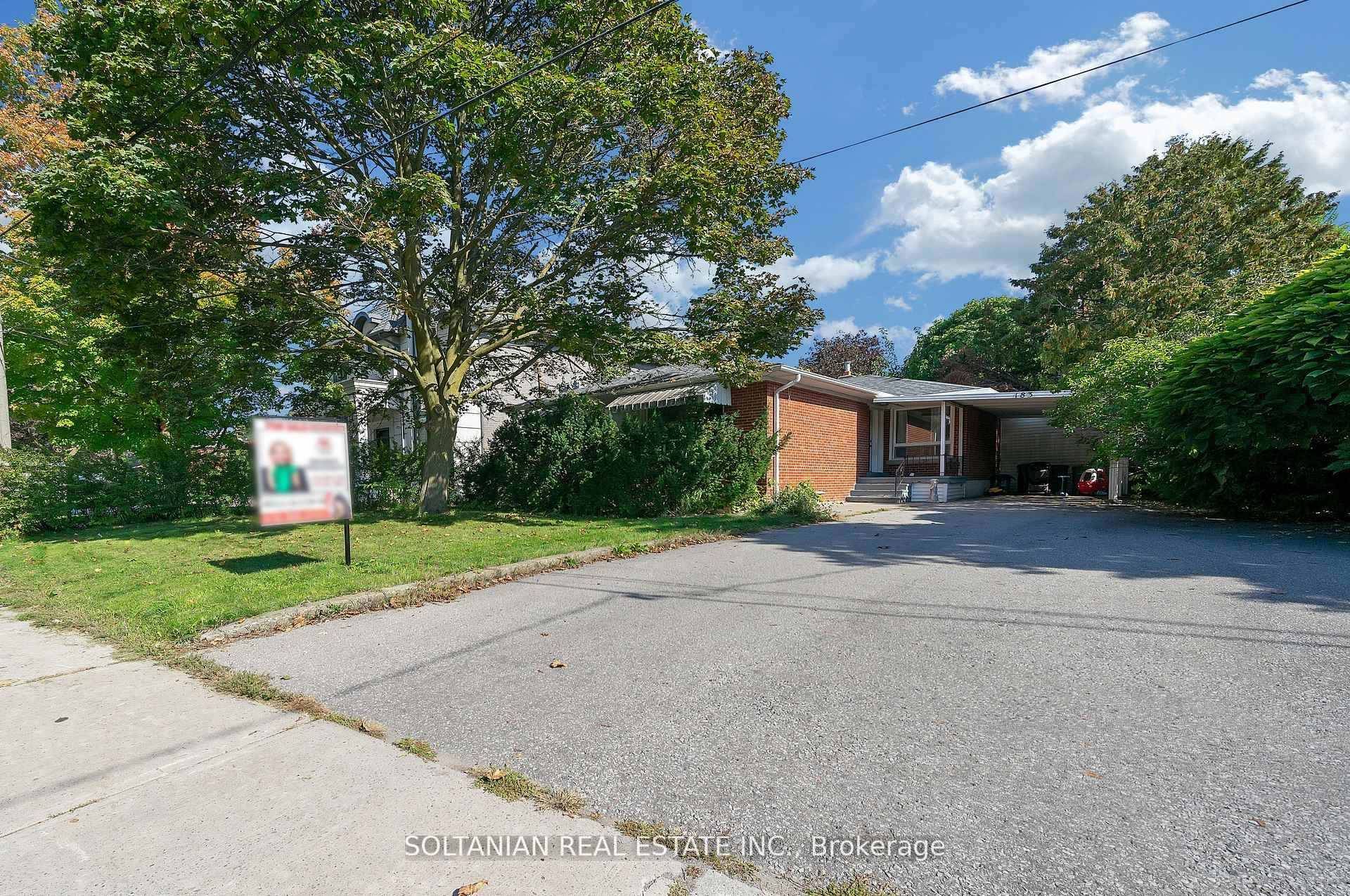 Toronto C14, ON M2M 3L1,183 Maxome AVE