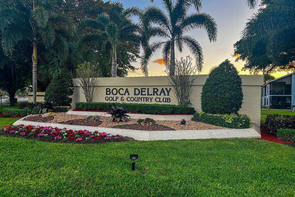 Delray Beach, FL 33484,5021 Oak Hill Lane #115