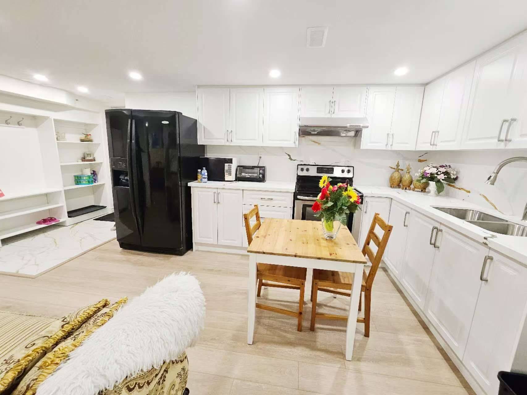 Markham, ON L3T 3A2,28 Castle Harbour LN W