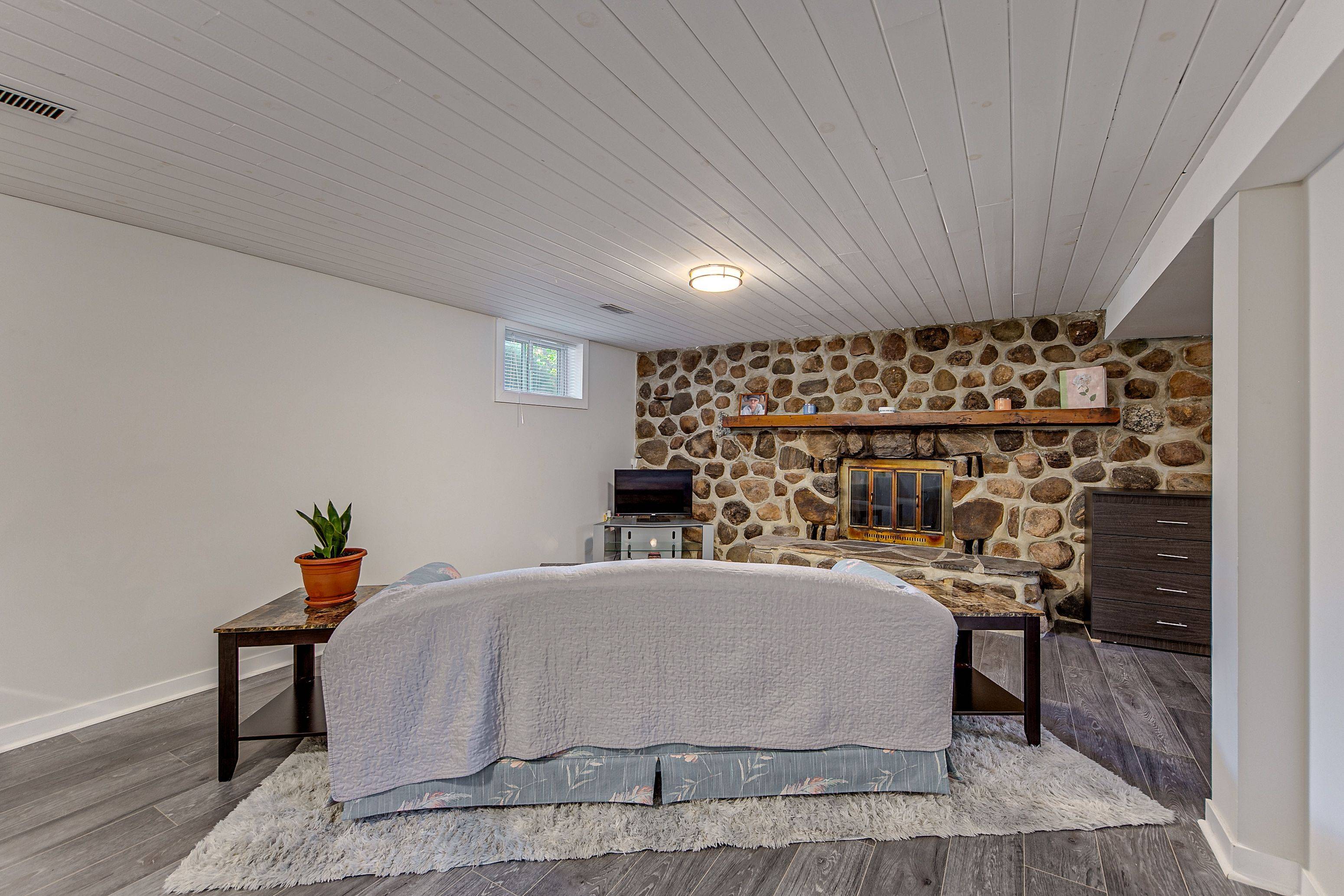 Georgina, ON L4P 2R2,148 Riverglen DR #Basement