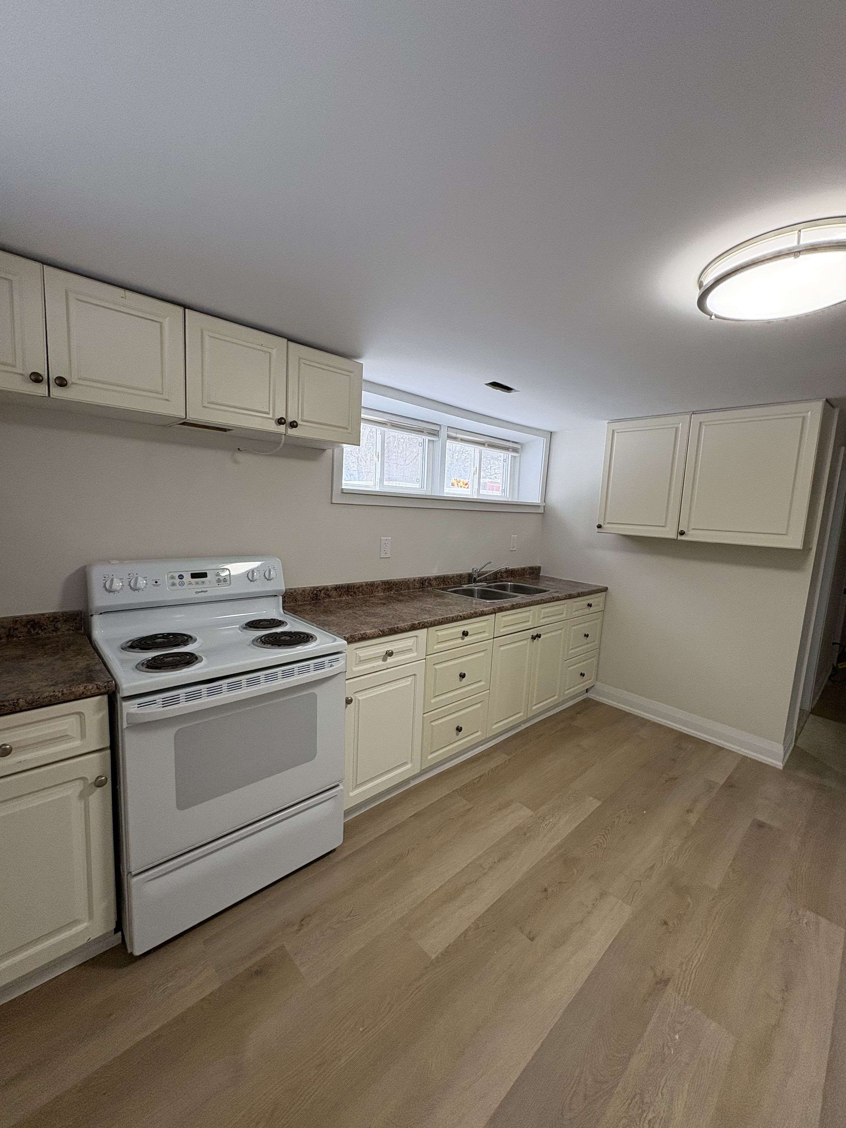 Halton Hills, ON L7J 2L7,6520 32 Side RD #BSMT