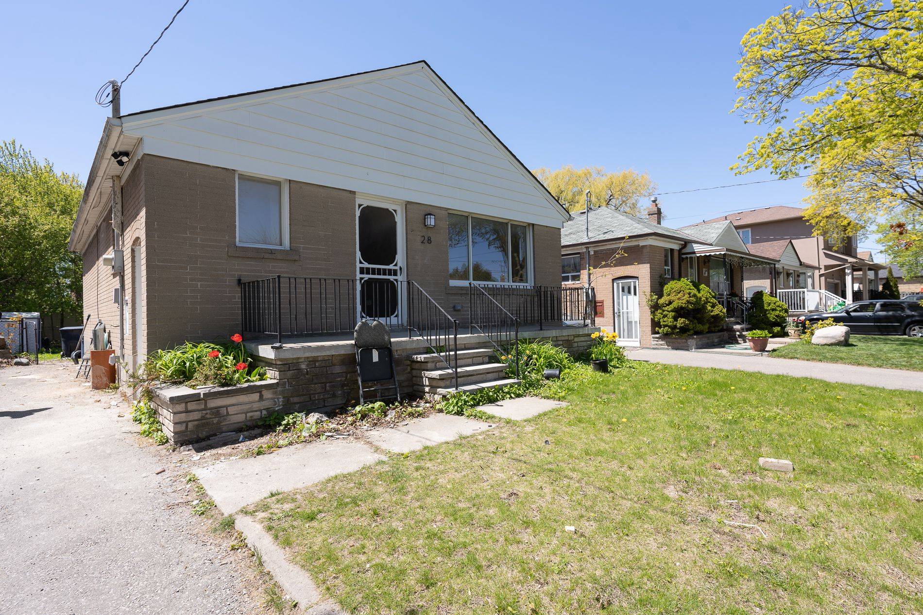 Toronto W06, ON M8W 4B6,28 Paula BLVD #Main Flr