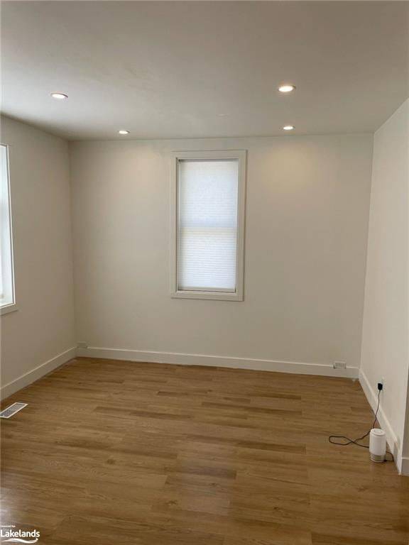 Hanover, ON N4N 2V4,563 12TH AVE