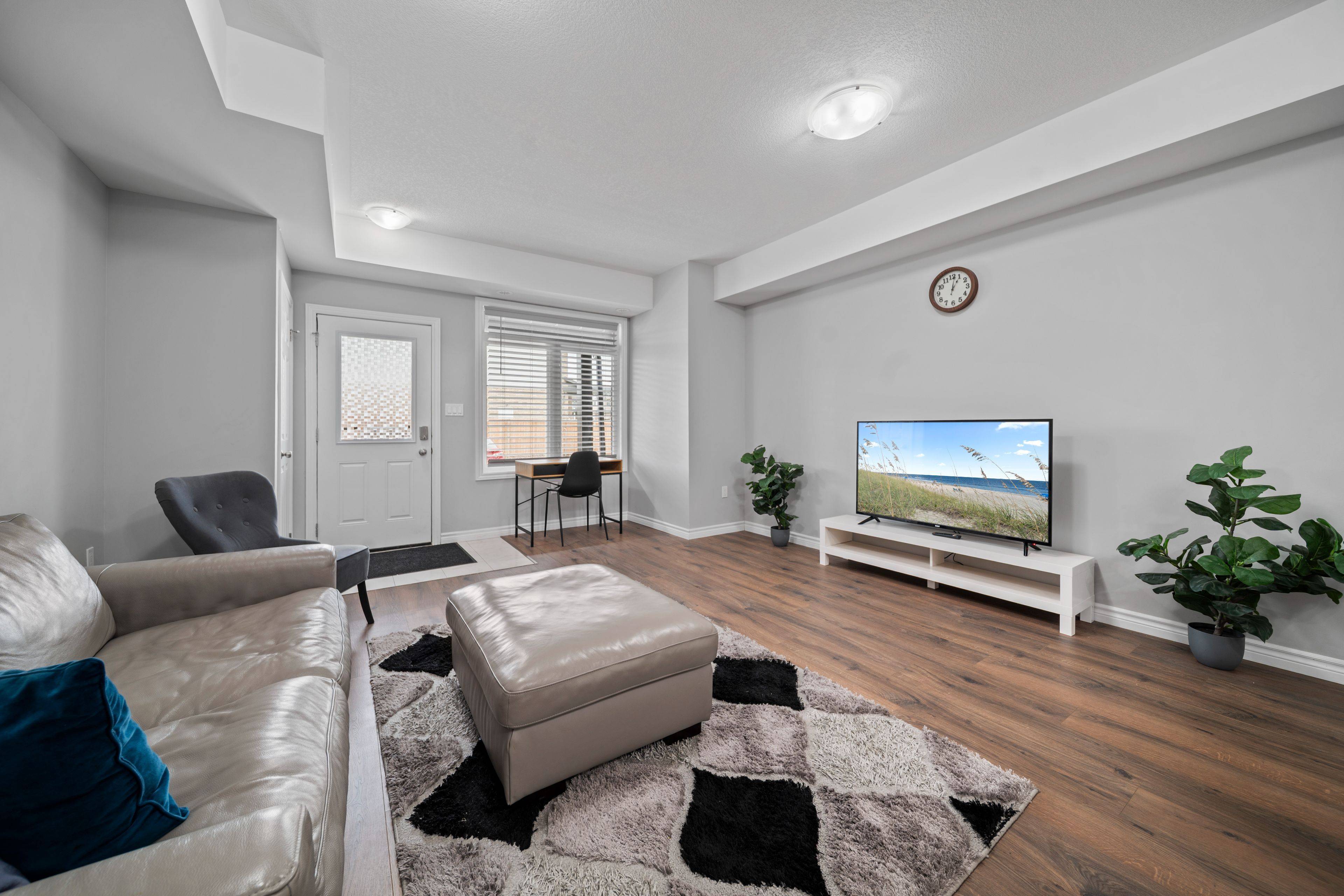 Kitchener, ON N2R 0S8,182 Oat LN #6