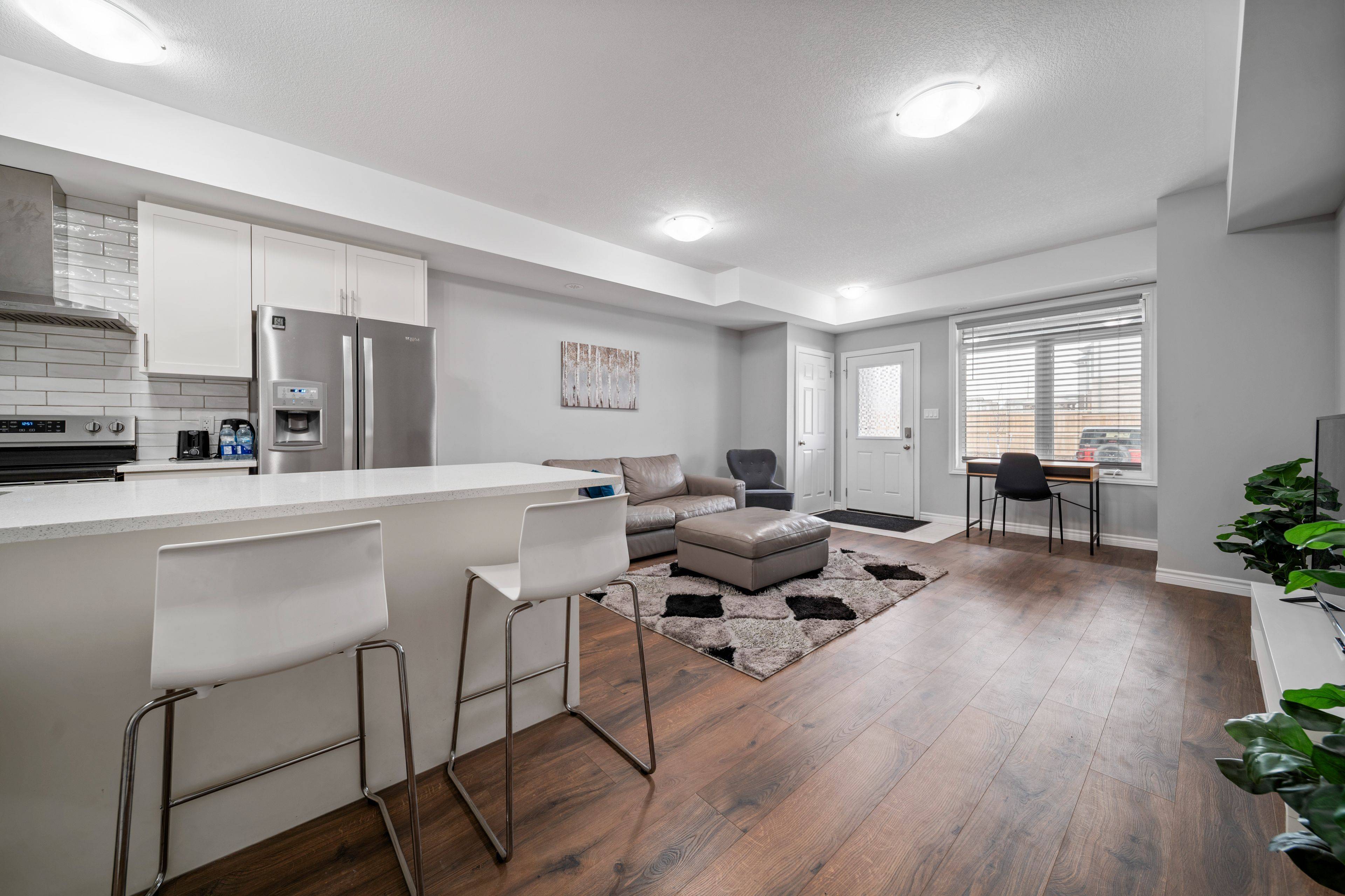 Kitchener, ON N2R 0S8,182 Oat LN #6