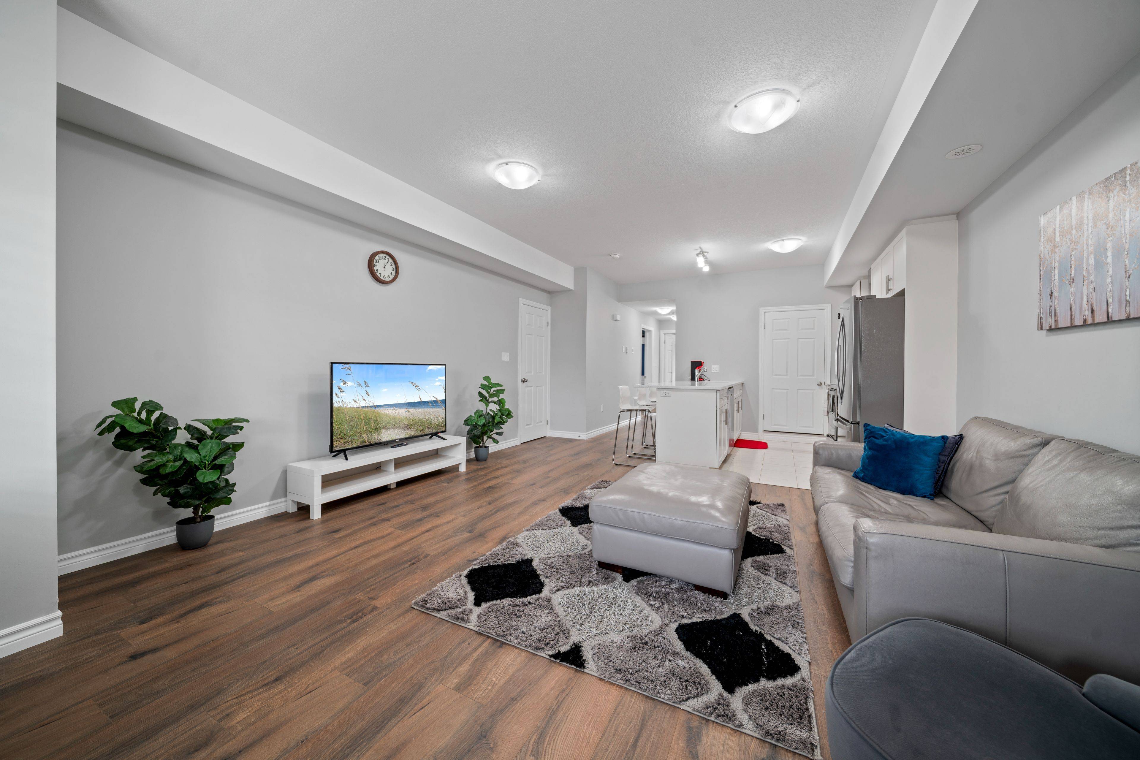 Kitchener, ON N2R 0S8,182 Oat LN #6