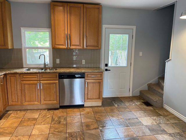 Hamilton, ON L8L 1L1,396 Macnab ST N