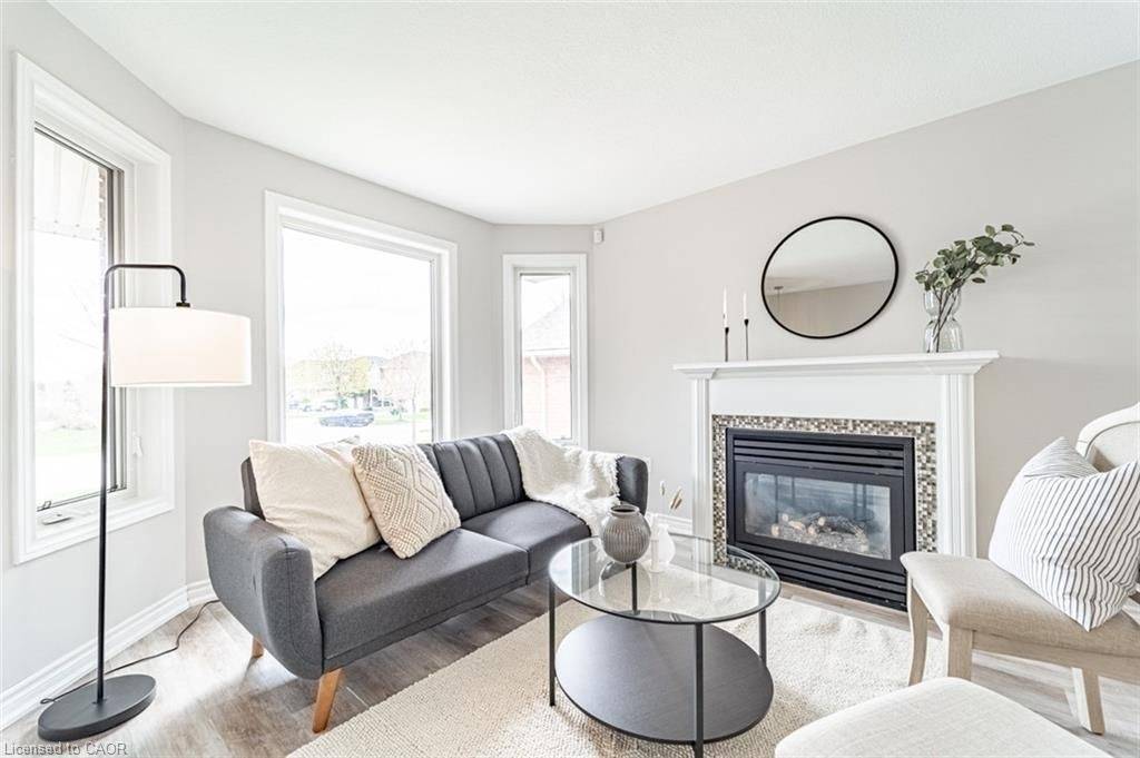 Hamilton, ON L8J 3X2,12 Shadetree CRES #1