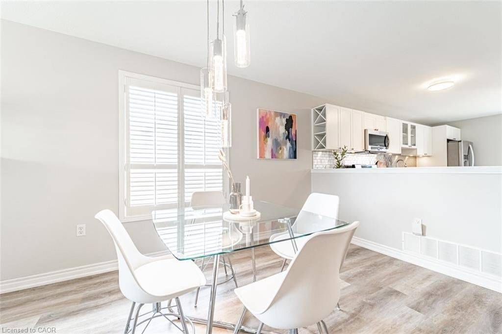 Hamilton, ON L8J 3X2,12 Shadetree CRES #1