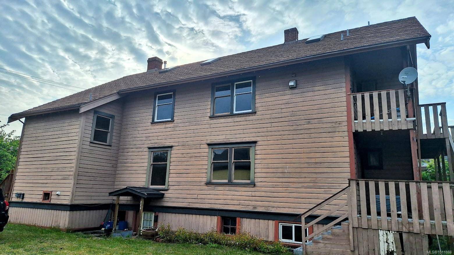 Victoria, BC V8V 1R3,220 Michigan St