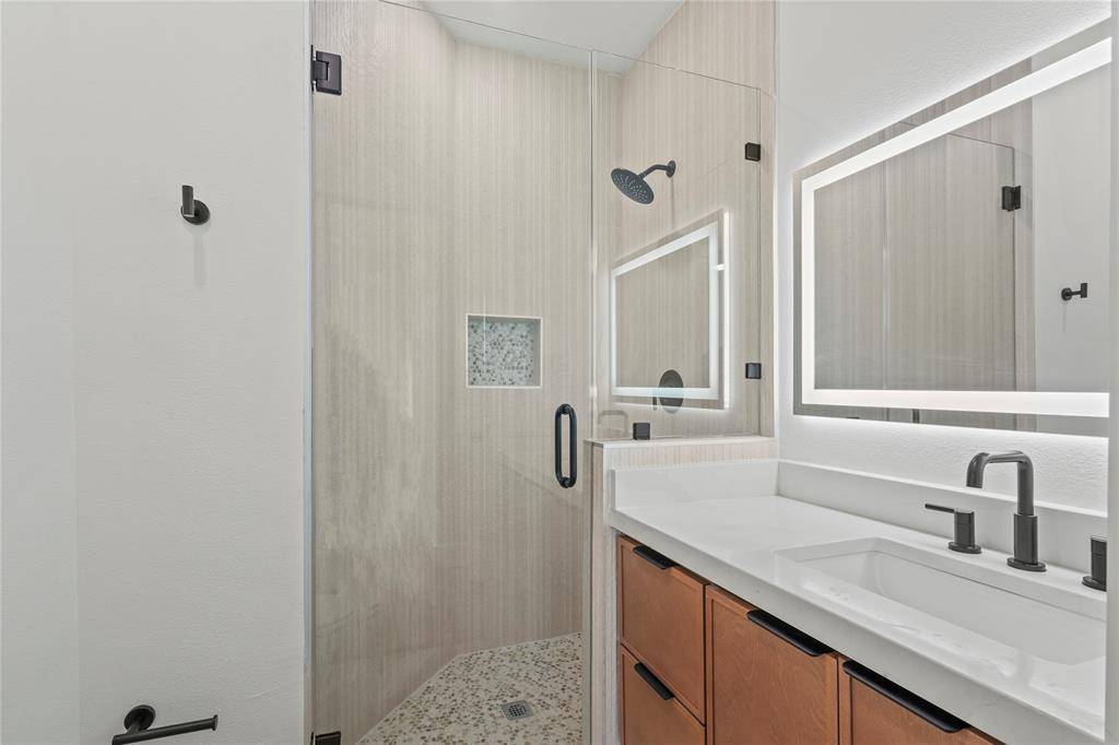 Dallas, TX 75203,325 N Moore