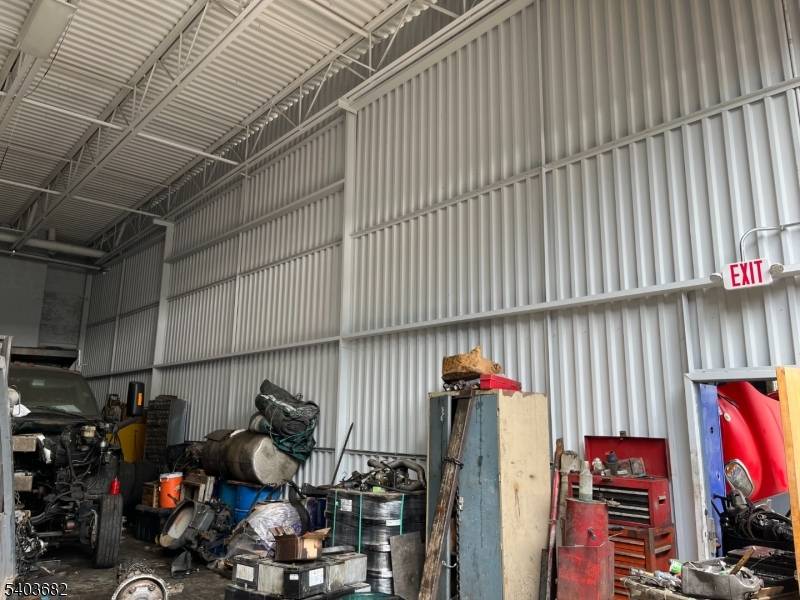 Newark City, NJ 07114,815 Frelinghuysen Ave