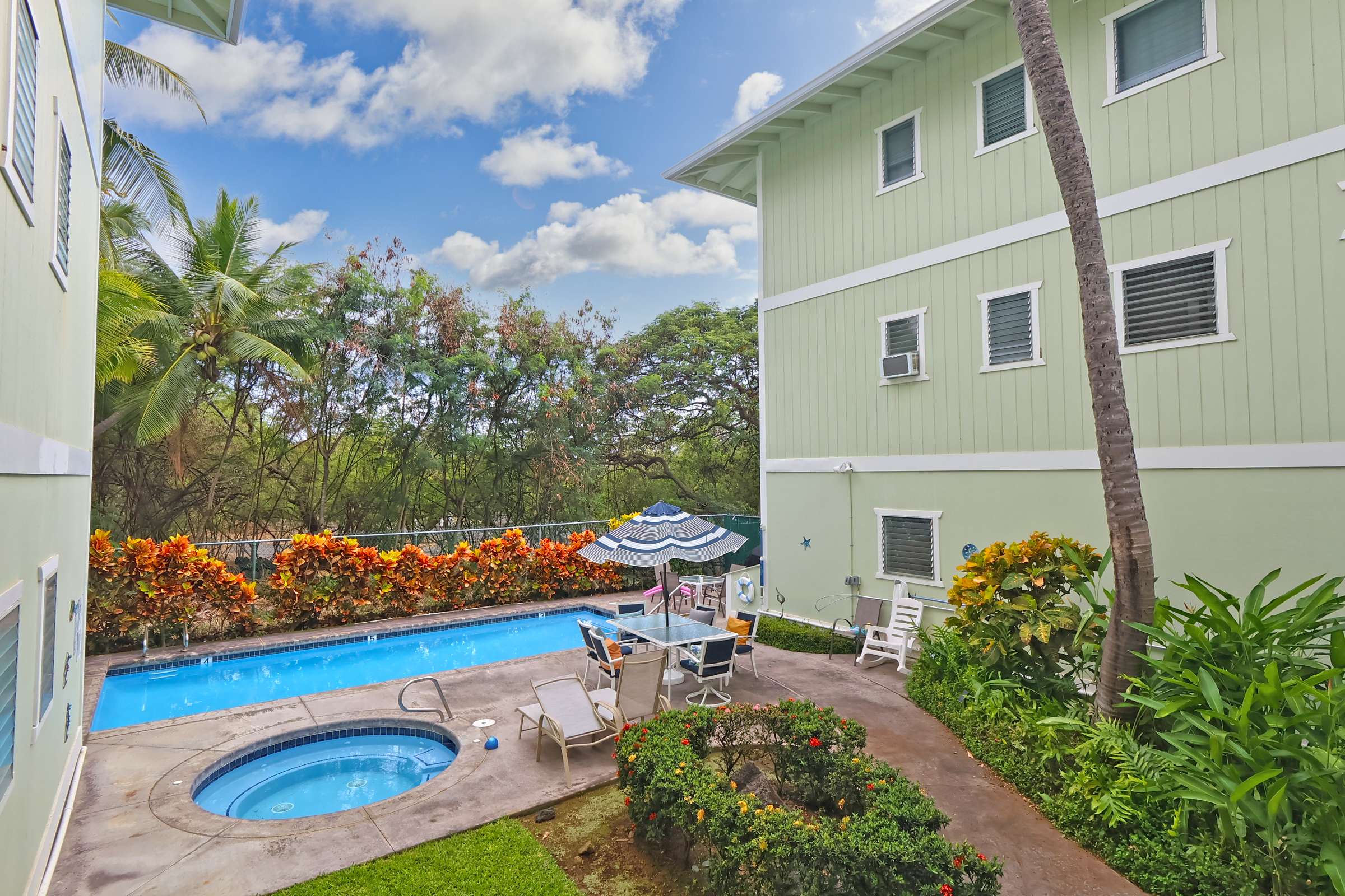 Kailua-kona, HI 96740,78-216 MAKOLEA ST #32