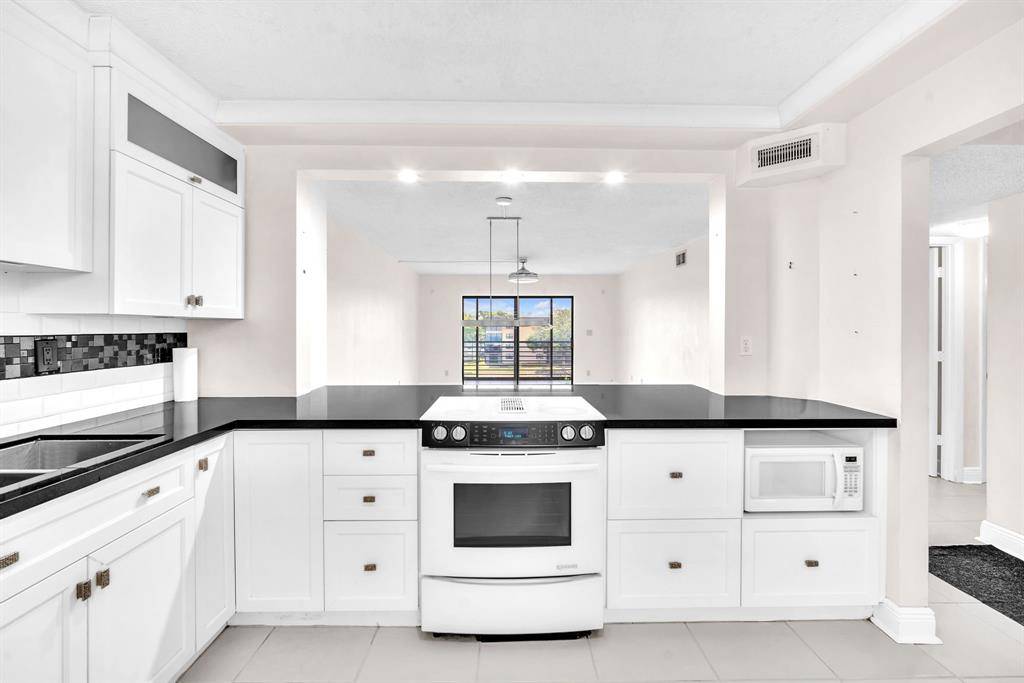 Tamarac, FL 33319,4930 E Sabal Palm Blvd #414