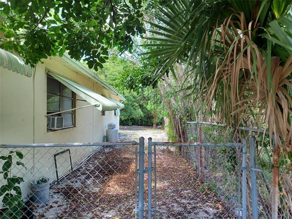 Deerfield Beach, FL 33441,163 SW 4th St