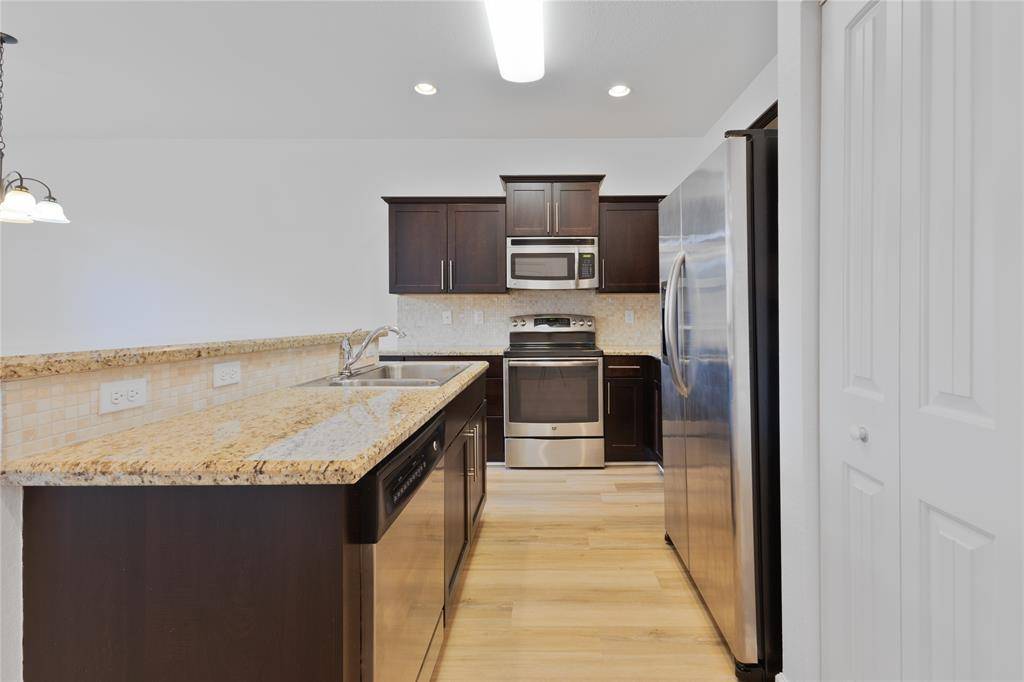 Pompano Beach, FL 33060,122 SW 7th Ct #122