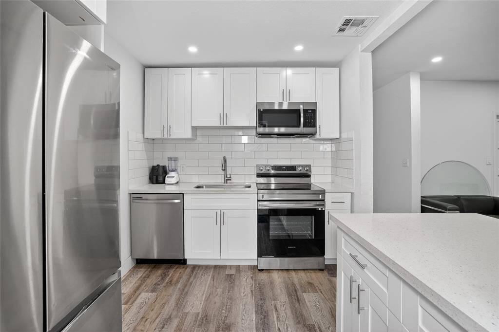 Oakland Park, FL 33309,617 NW 43rd Ct