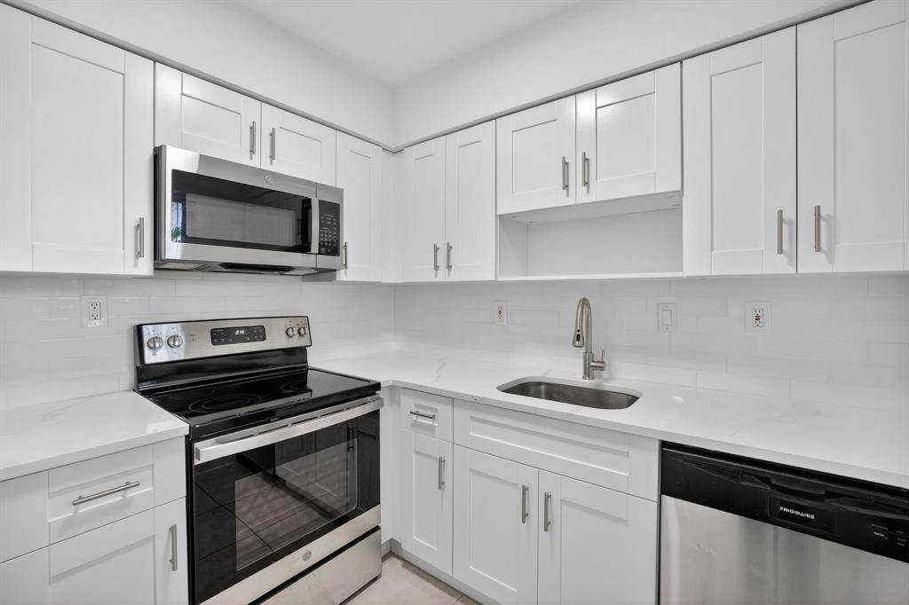 Fort Lauderdale, FL 33305,1821 Middle River Dr #8