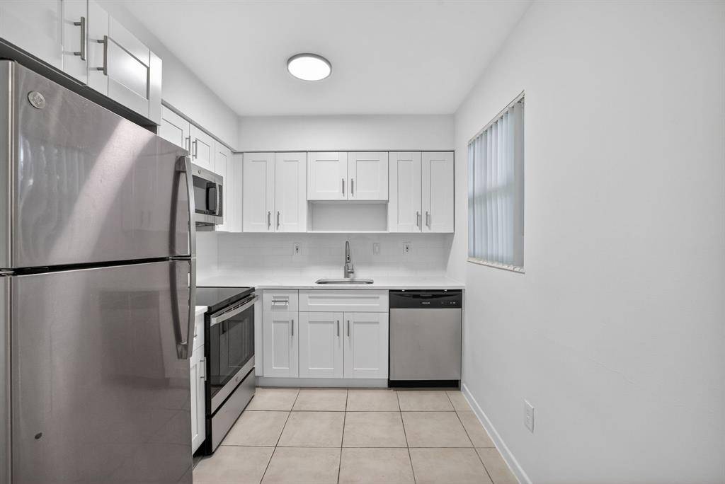 Fort Lauderdale, FL 33305,1821 Middle River Dr #8