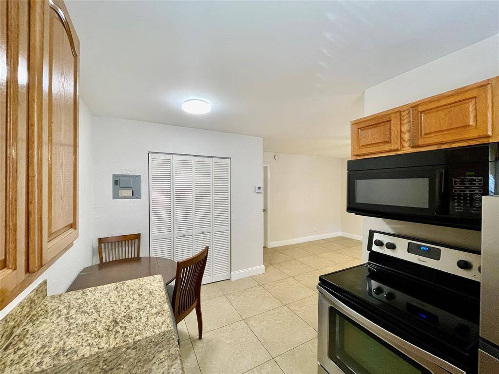 Wilton Manors, FL 33334,601 NE 29 dr #4