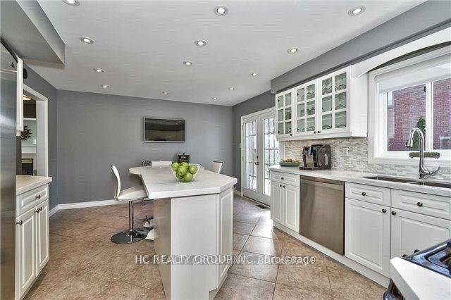 Oakville, ON L6M 3J7,2171 Brays LN