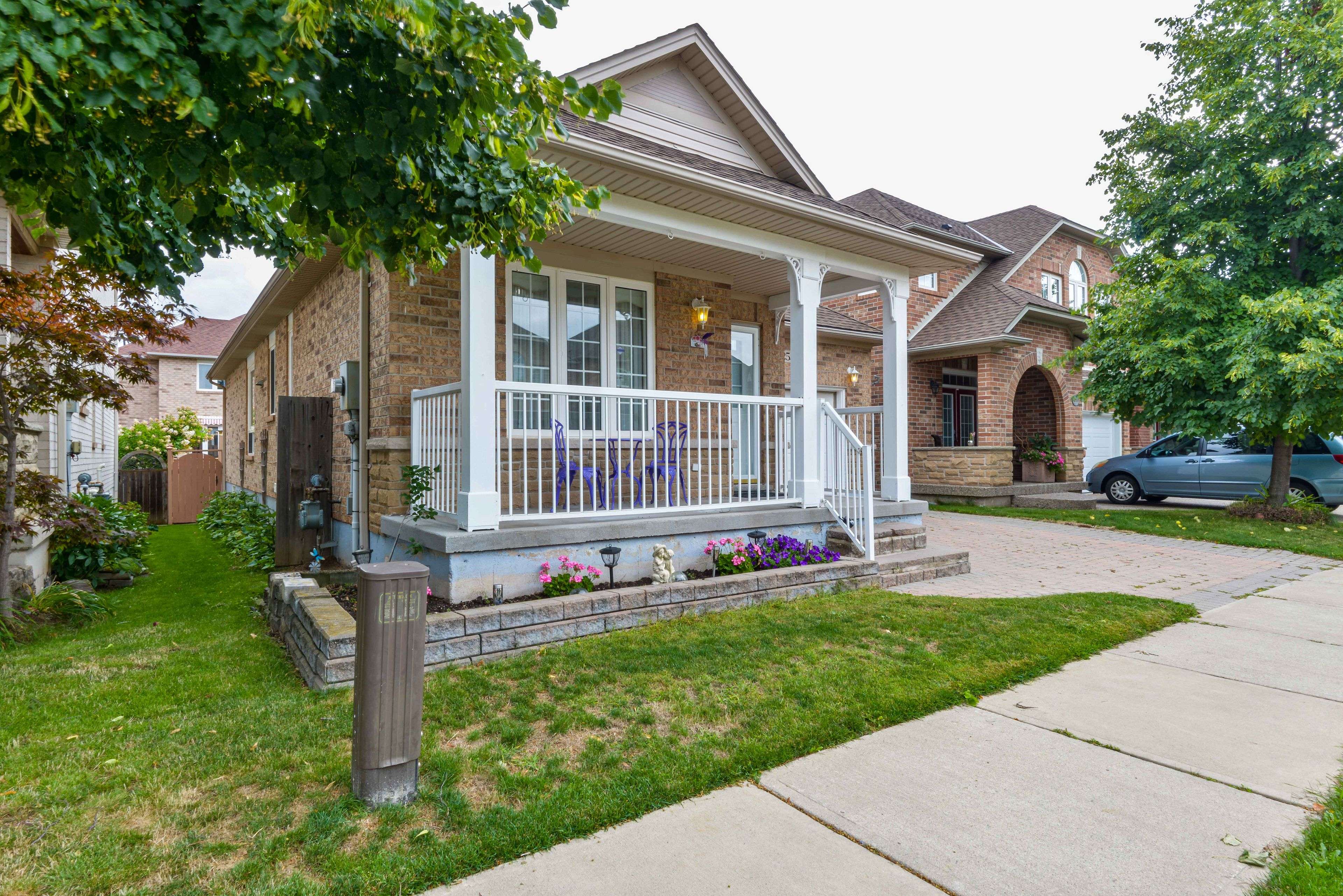 Oakville, ON L6M 3Z8,2255 Grouse LN