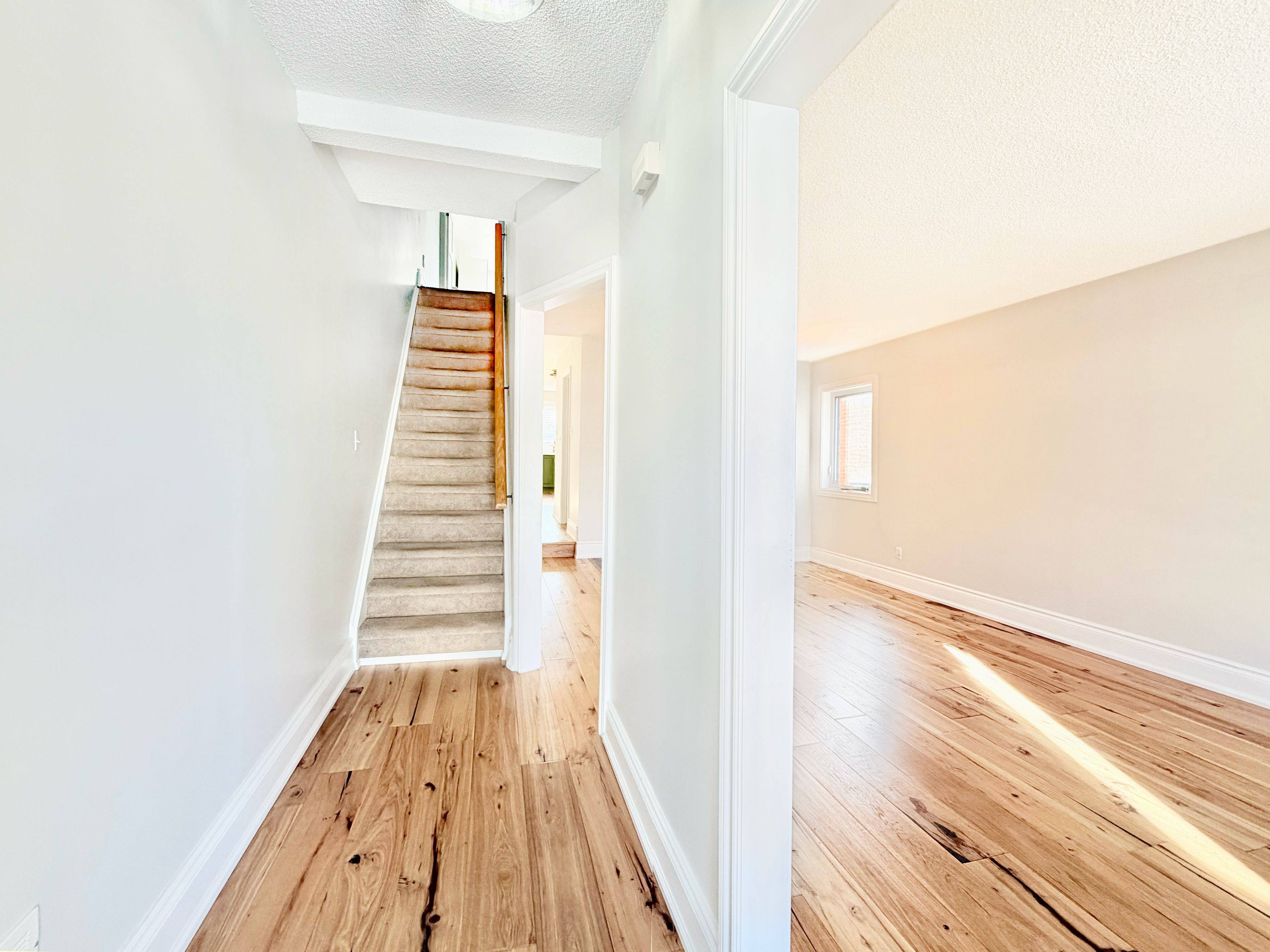 Toronto W03, ON M6M 1C9,17 Kersdale AVE