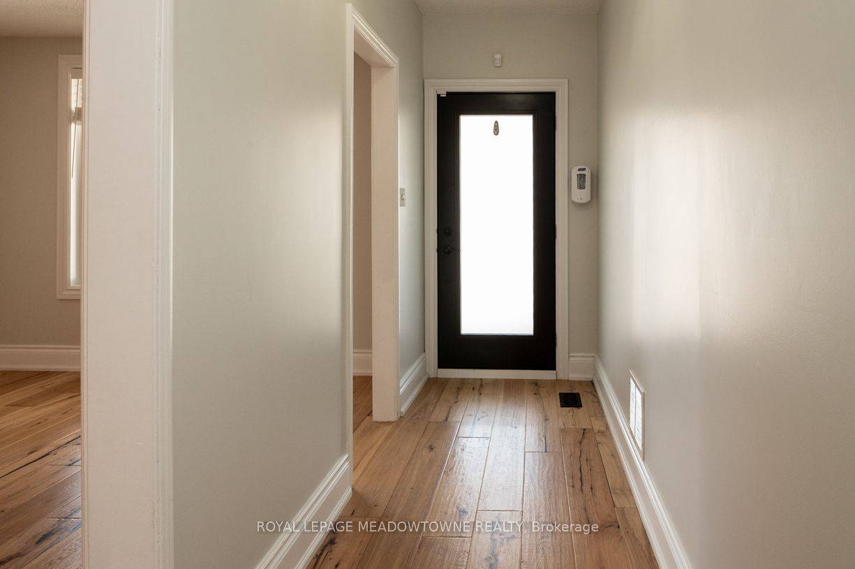 Toronto W03, ON M6M 1C9,17 Kersdale AVE