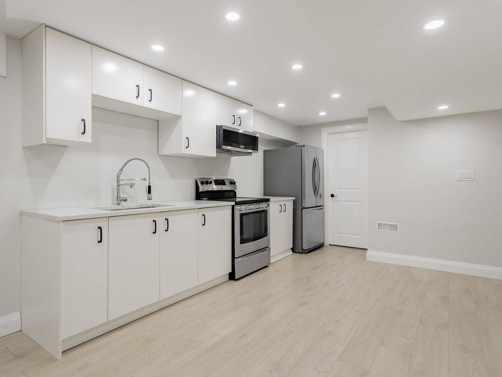 Oakville, ON L6L 6G2,3551 Wass CRES #LOWER