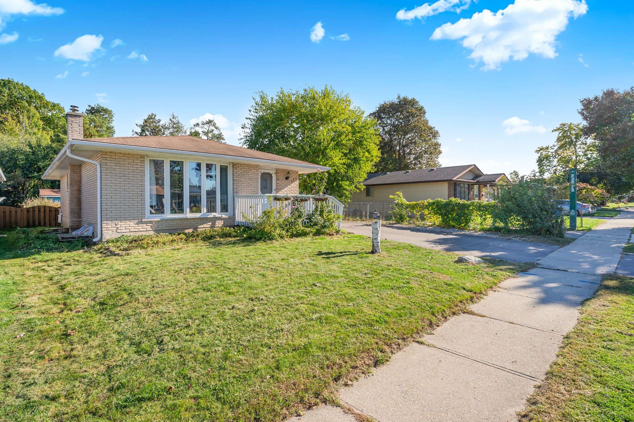 Kitchener, ON N2E 1A4,146 Appalachian CRES