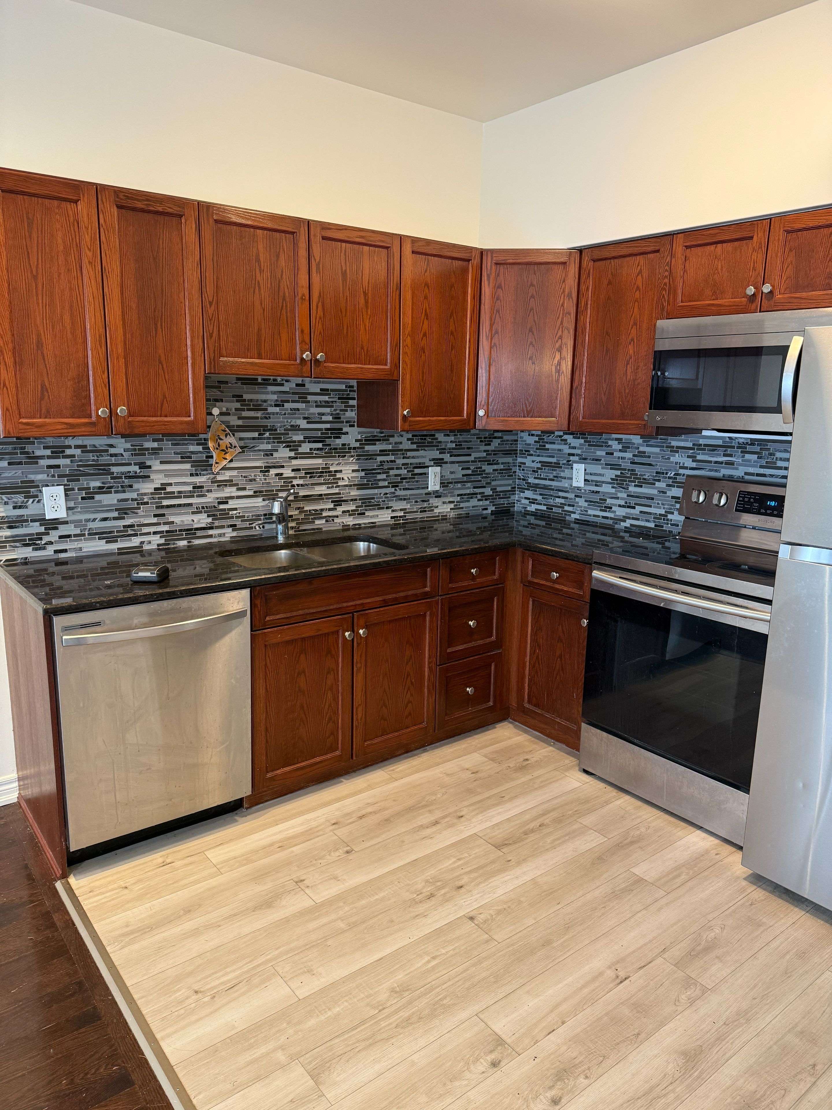 Niagara Falls, ON L2G 2P2,6045 Dunn ST #103