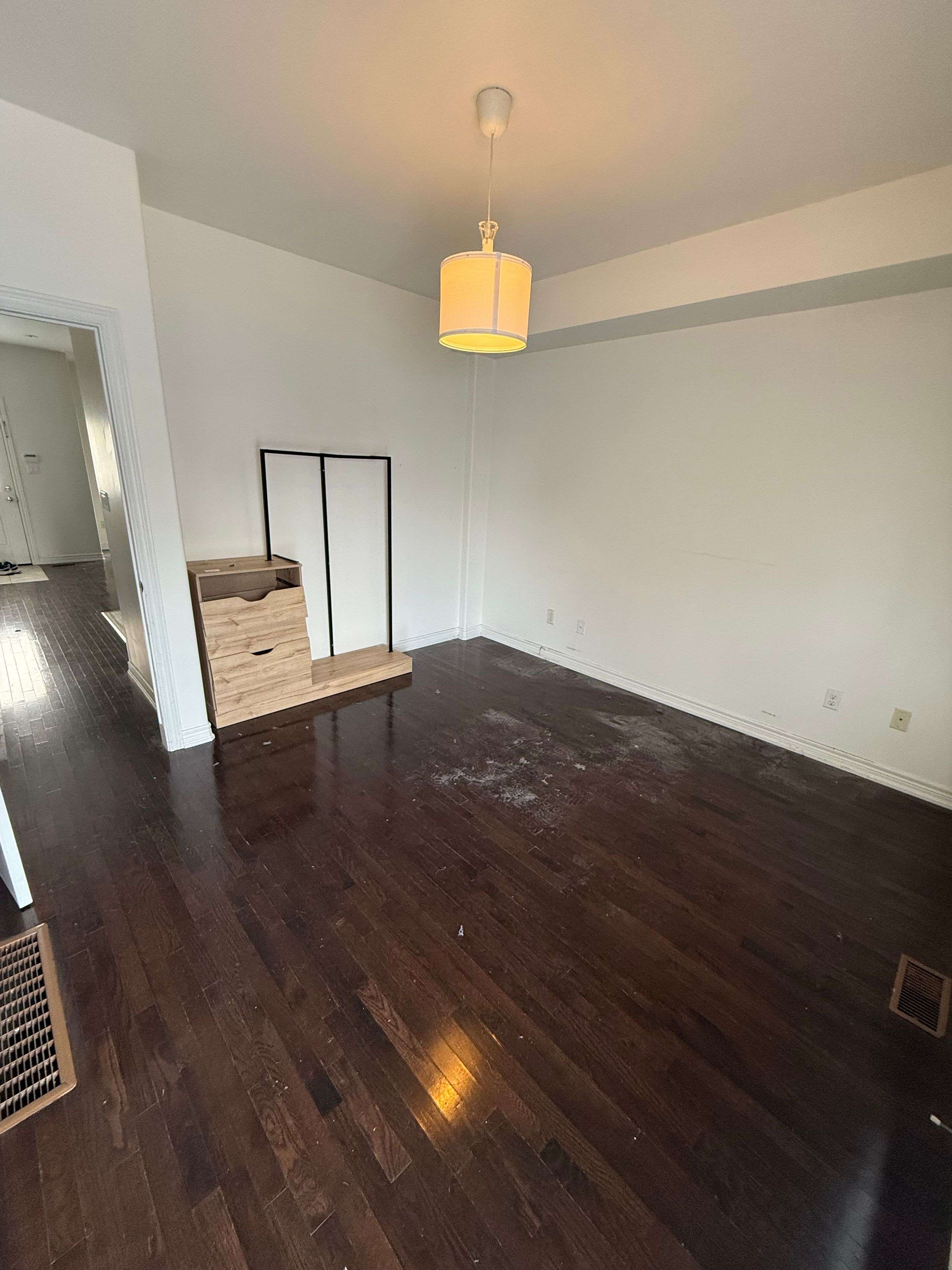 Niagara Falls, ON L2G 2P2,6045 Dunn ST #103