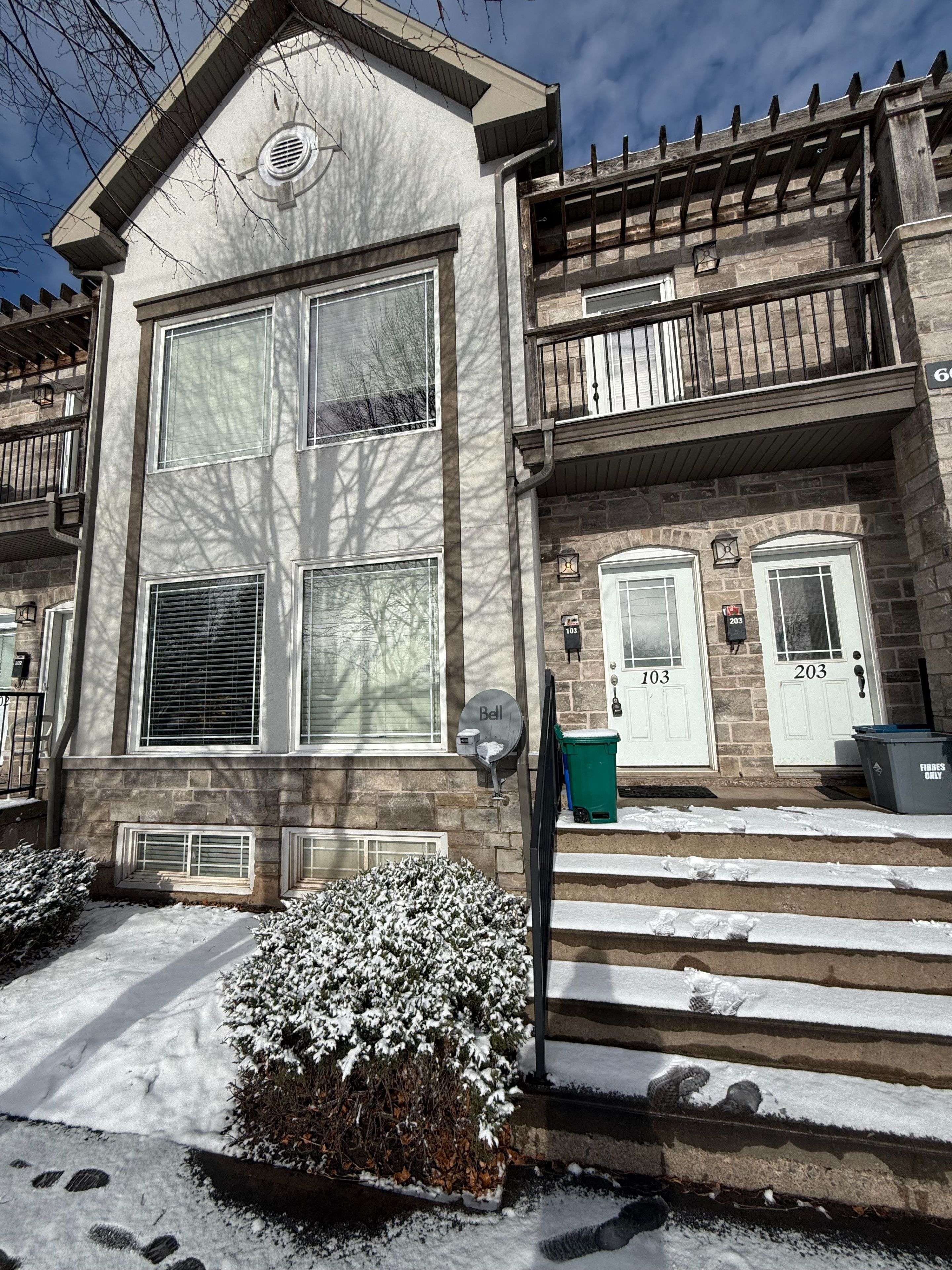 Niagara Falls, ON L2G 2P2,6045 Dunn ST #103