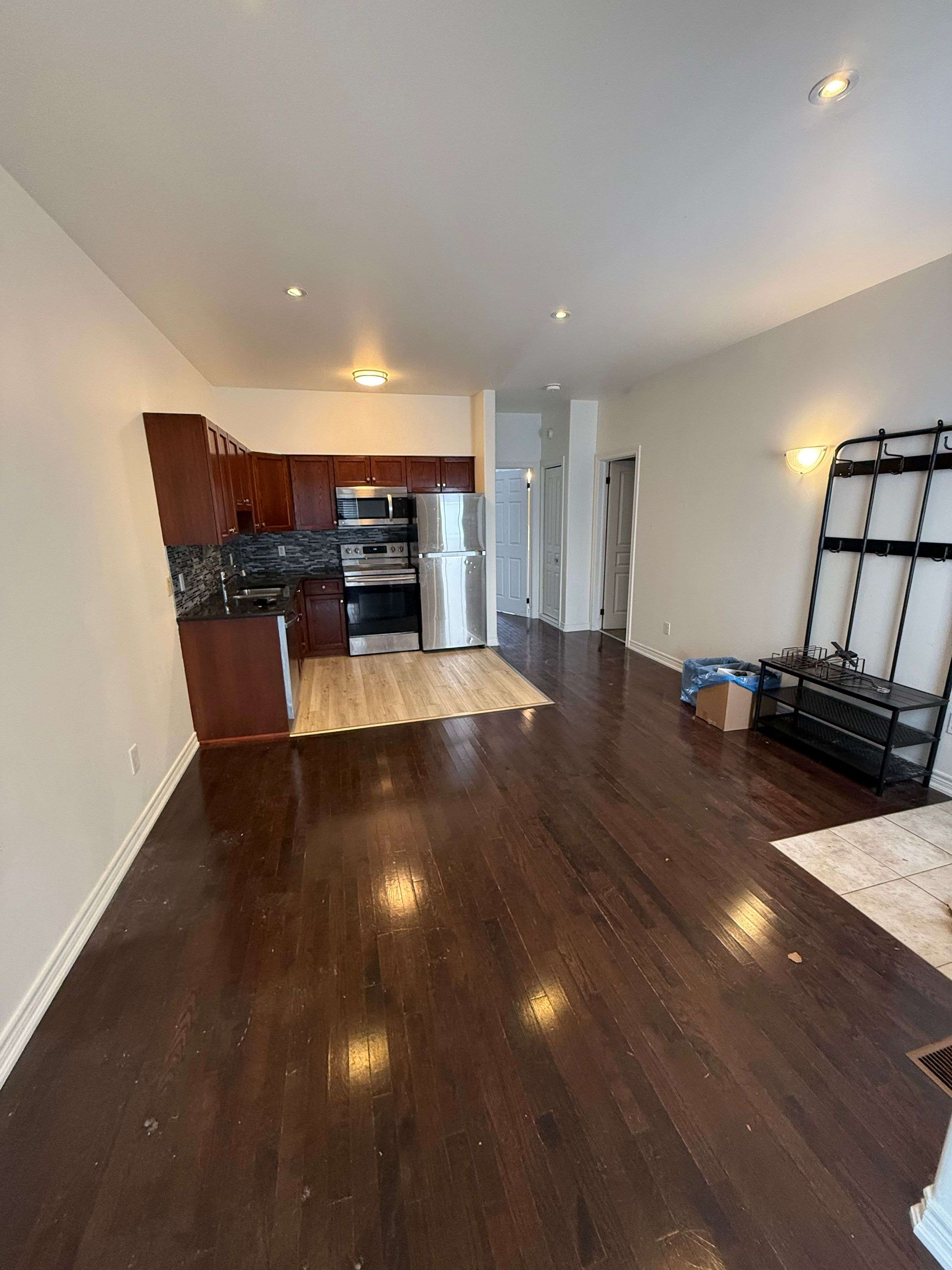 Niagara Falls, ON L2G 2P2,6045 Dunn ST #103